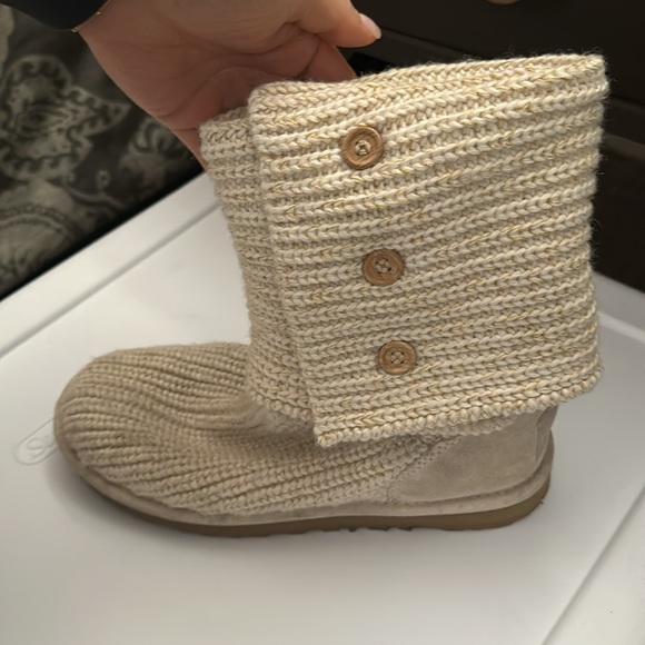 Knitted uggs with fold over option - beige/cream color. Size 6 - Picture 3 of 3